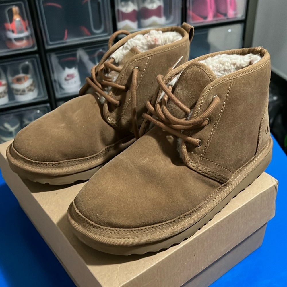 Tan size 4 Neumel Uggs